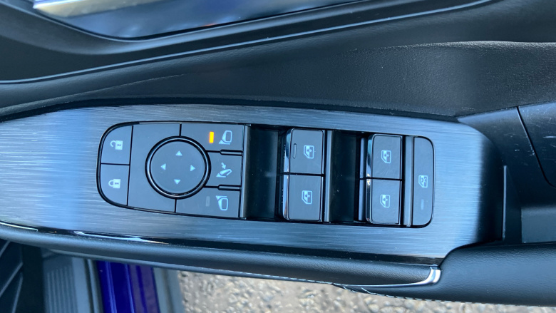 Nissan Qashqai 1.3 DiG-T MH N-Connecta 5dr Petrol Hatchback